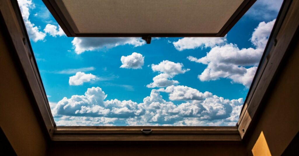 Si las nubes están hechas de agua, ¿cómo permanecen en el aire?