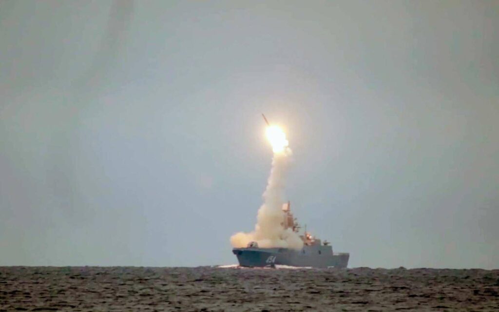 Le missile Zircon a été tiré à partir de la frégate Amiral Gorchkov en mer Blanche. © Tass