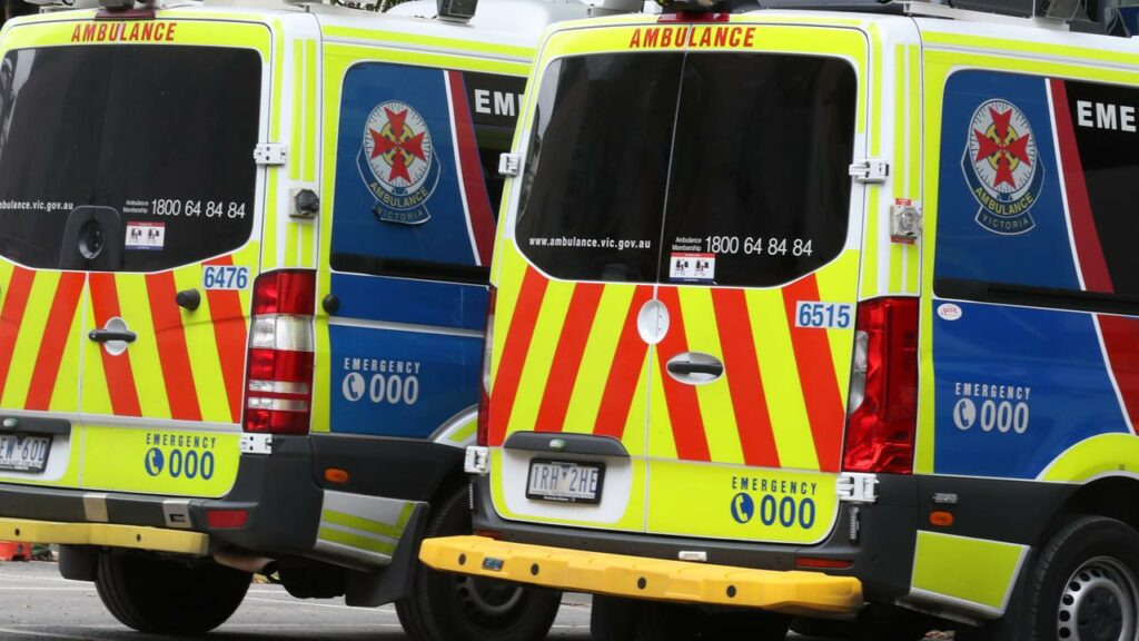 Accidente de Tullamarine: Van con nueve personas dentro de los rollos, atendido por paramédicos