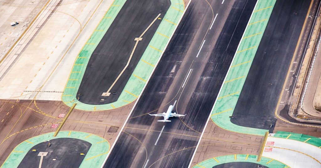 ¿Están los combustibles verdes para aviones finalmente listos para el despegue?