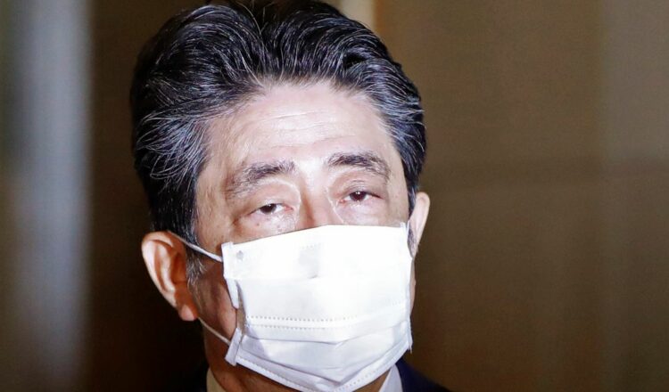 Former Japanese Prime Minister Shinzo Abe arrives at the parliament building to attend a parliament session to face questioning over a possible violation of election funding laws, in Tokyo, Japan December 25, 2020.  REUTERS/Issei Kato