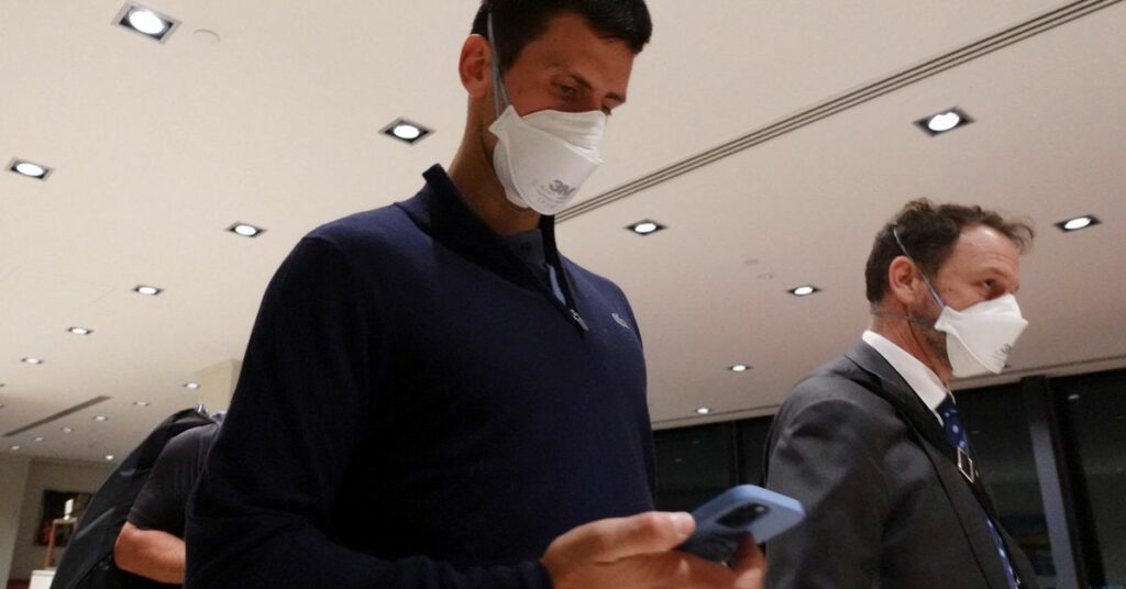 Djokovic vuela fuera de Australia después de perder la apelación judicial