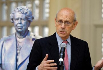 Supreme Court Justice Stephen Breyer at Capitol Hill in Washington May 20, 2010.  REUTERS/Kevin Lamarque