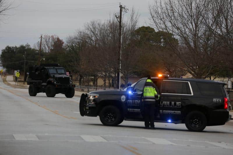 FBI irrumpe en sinagoga de Texas para liberar rehenes y hombre armado muerto