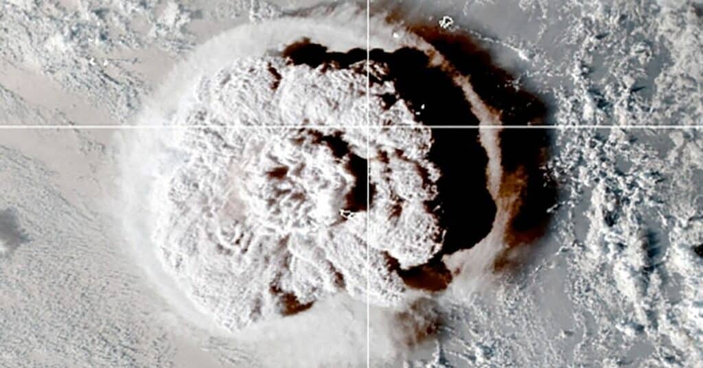 La erupción del volcán Tonga activa alertas de tsunami en Japón e islas del Pacífico