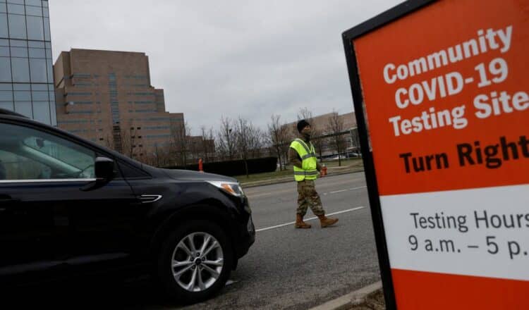 A member of the Ohio National Guard directs cars entering a testing site amid the coronavirus disease (COVID-19) pandemic, in Cleveland, Ohio, U.S., January 3, 2022.  REUTERS/Shannon Stapleton