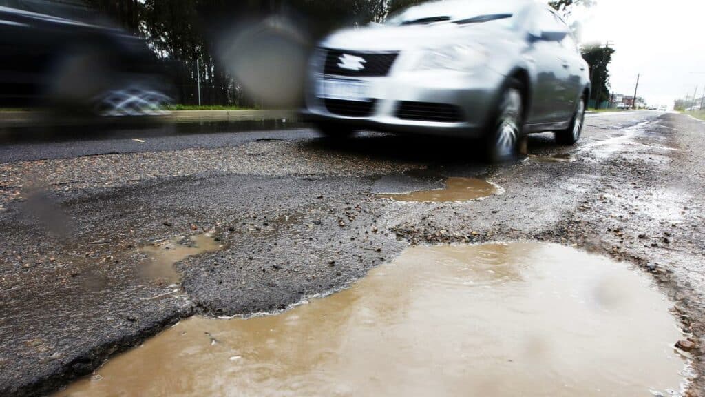 Inundaciones en Sydney: Peter Khoury de NRMA pide paciencia sobre los baches en las carreteras dañadas
