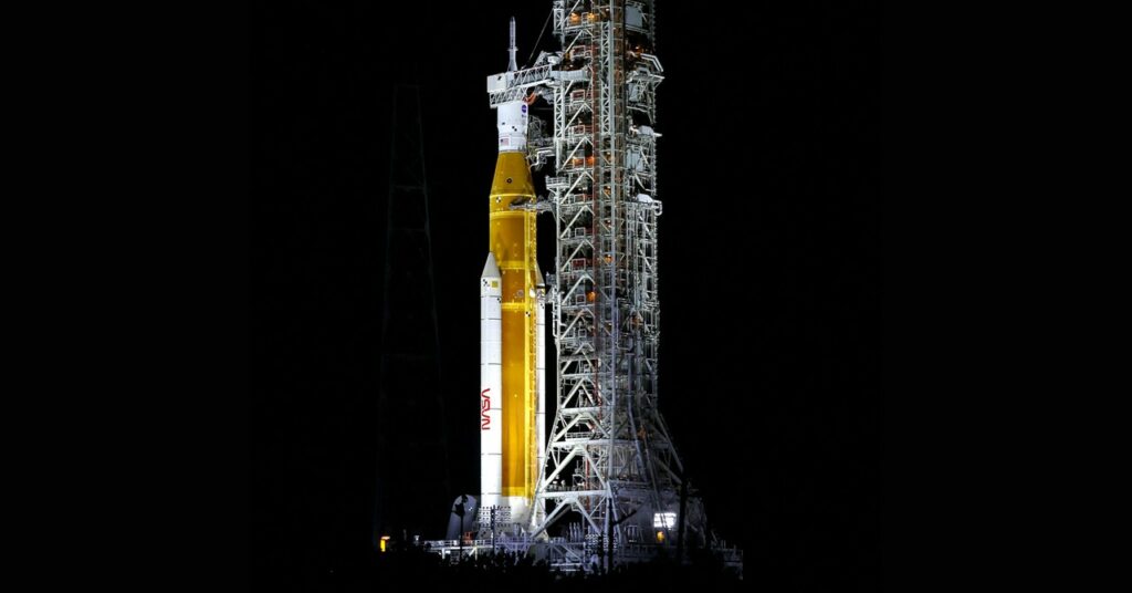 El cohete gigante SLS de la NASA está un paso más cerca de su lanzamiento