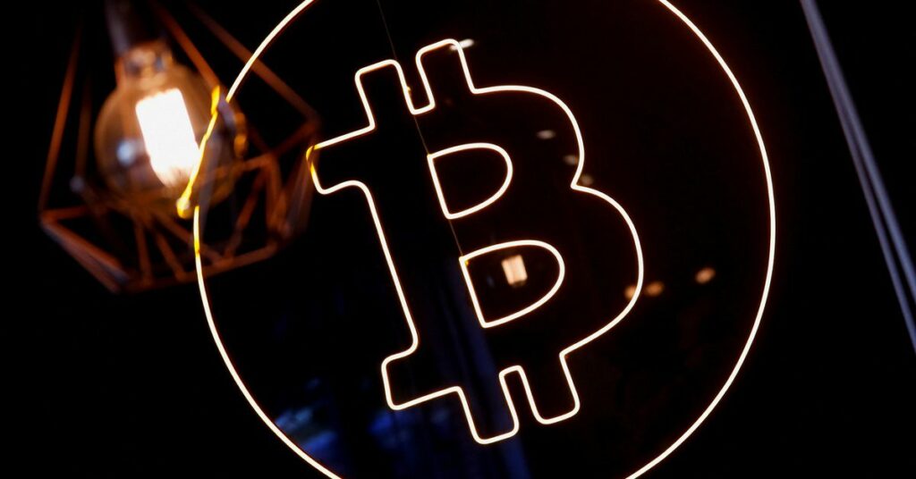 Bitcoin se estabiliza tras fuertes pérdidas pero reina el pesimismo en los mercados de criptomonedas