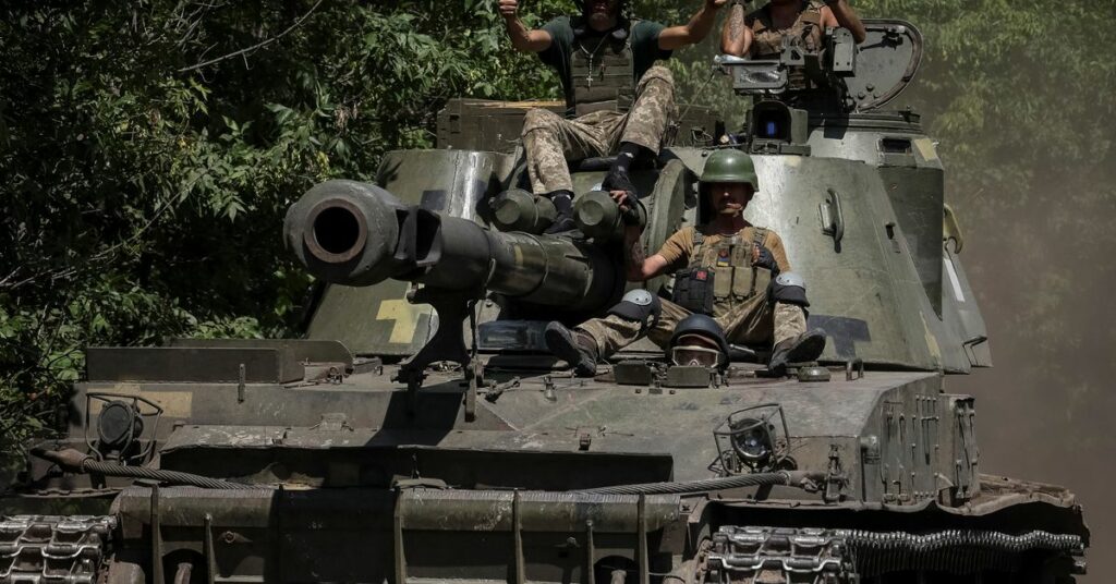 Rusia amenaza con una amplia ofensiva en Ucrania mientras Estados Unidos presiona a China por su postura de guerra