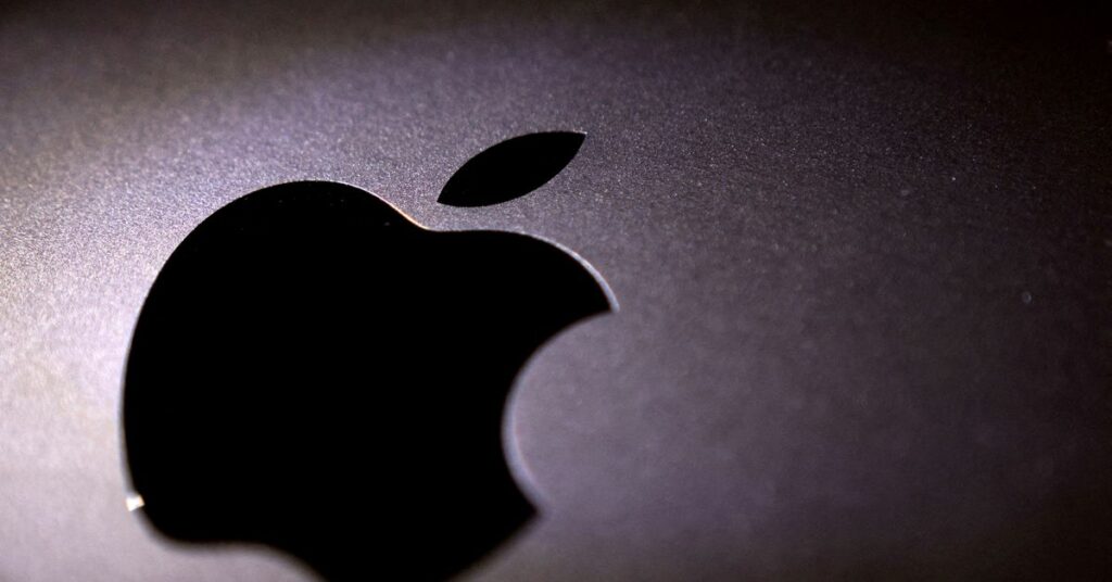 Apple reducirá la contratación y el gasto en algunos equipos el próximo año, informa Bloomberg News