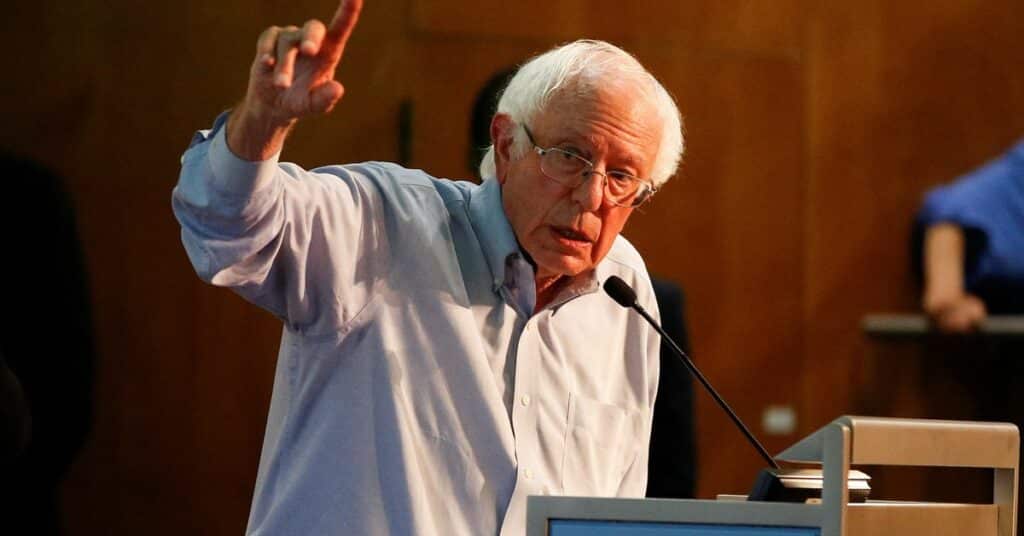 Bernie Sanders se une a los trabajadores ferroviarios británicos en huelga y llama a la "codicia corporativa"