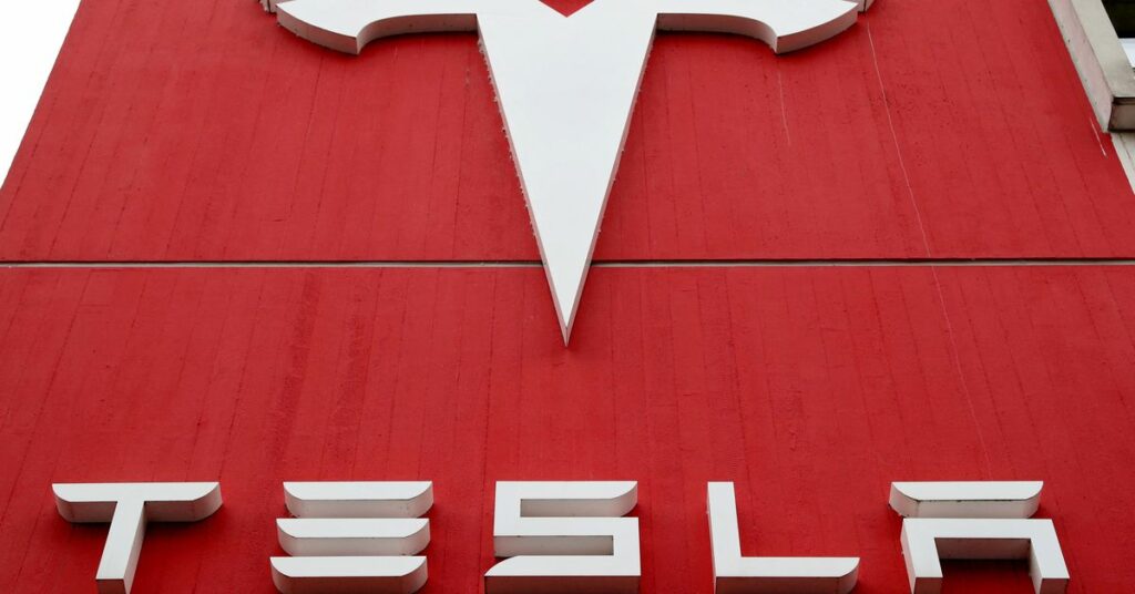 Tesla fija el 25 de agosto como día de negociación de acciones tres por uno