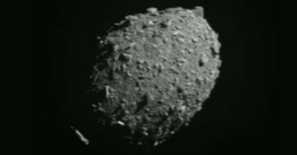 La nave espacial DART de la NASA se estrella contra un asteroide, a propósito