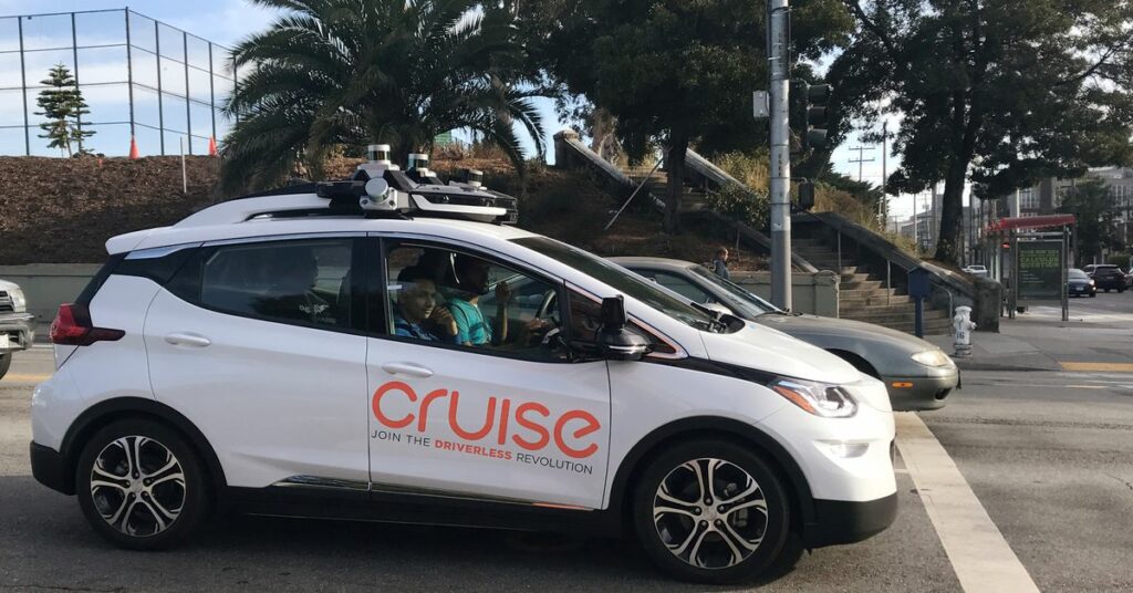 La startup GM Cruise retira y revisa el software de conducción autónoma después de un accidente