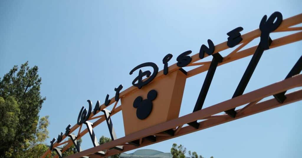 Disney advierte que la renovación podría implicar costos de amortización