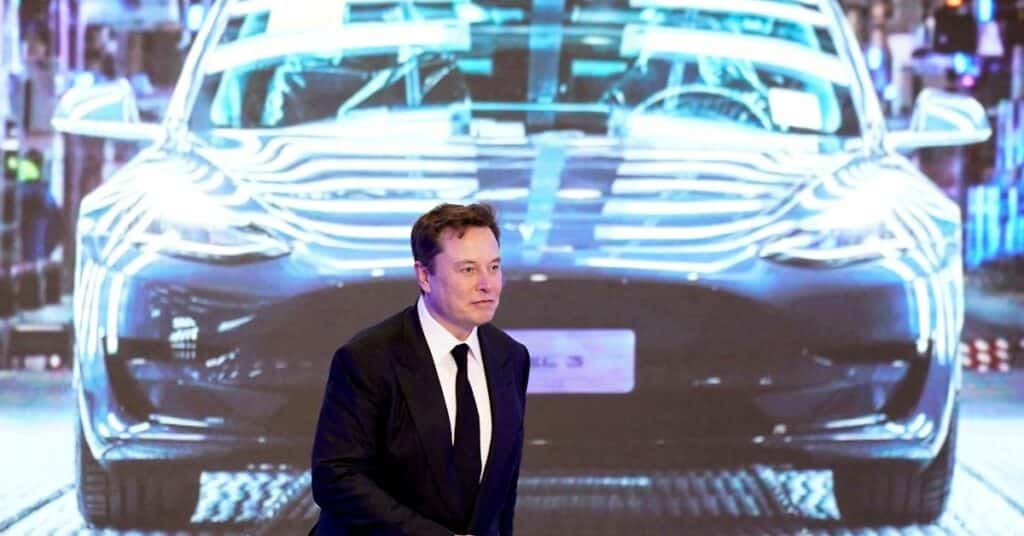 Musk les dice a los trabajadores de Tesla que no se molesten por la locura del mercado de valores