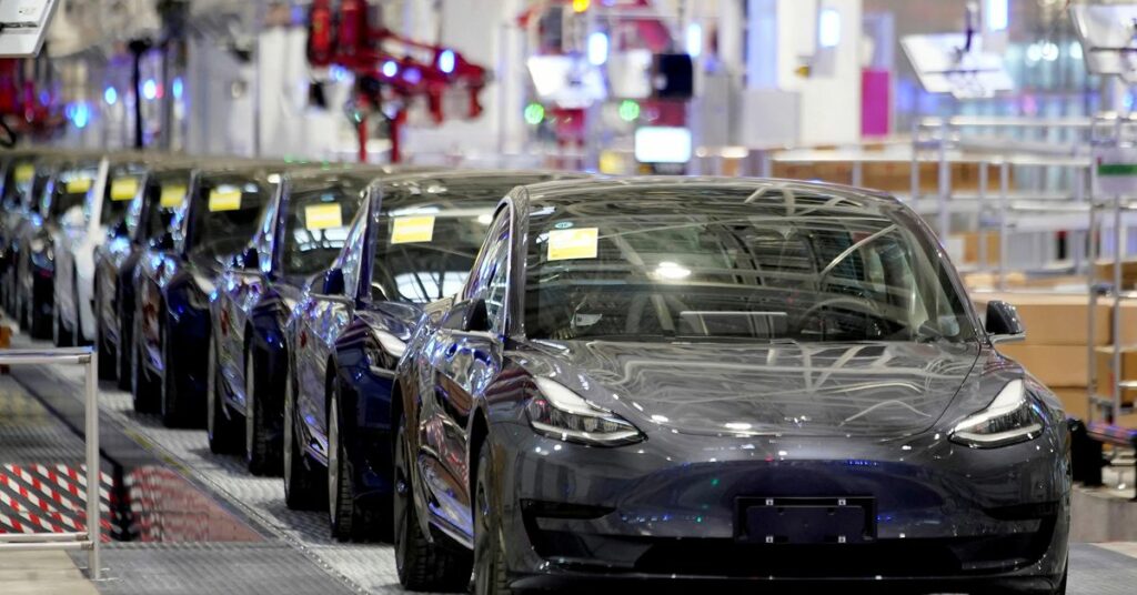 EXCLUSIVA: Tesla ejecutará una producción reducida en Shanghái en enero, muestra un plan