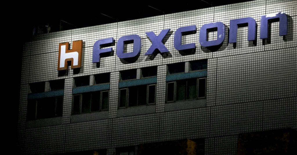 Taiwán multará a Foxconn por inversiones no autorizadas en China