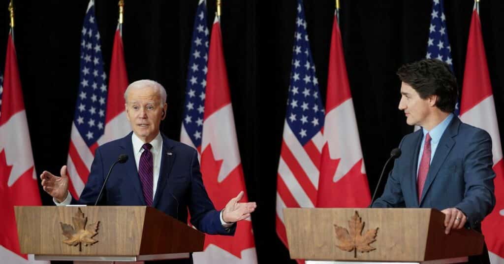 Biden dice que Estados Unidos probablemente invertirá miles de millones en empaques de semiconductores en Canadá