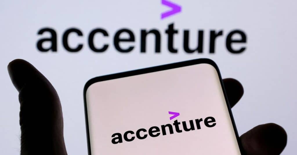 Accenture recorta el pronóstico, eliminando 19,000 empleos a medida que el gasto en TI se desacelera