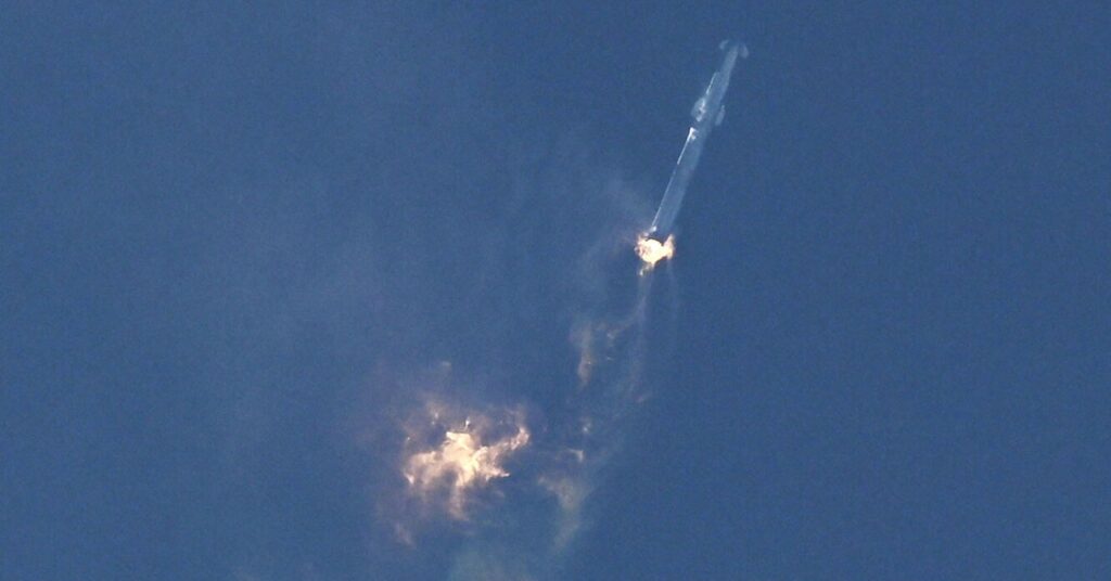 La nave espacial de SpaceX explota durante el primer vuelo de prueba orbital