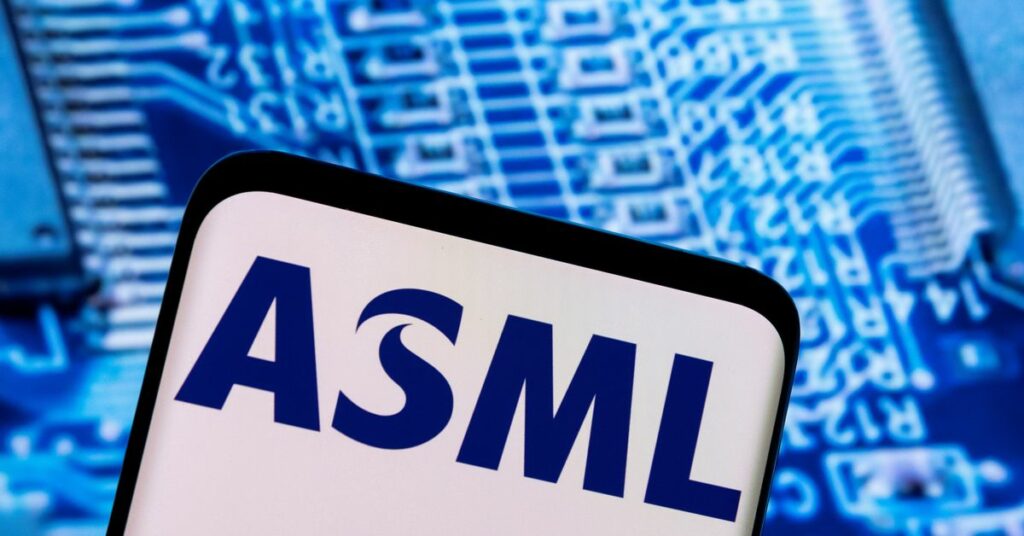 ASML supera las estimaciones, pero ve a algunos fabricantes de chips cautelosos