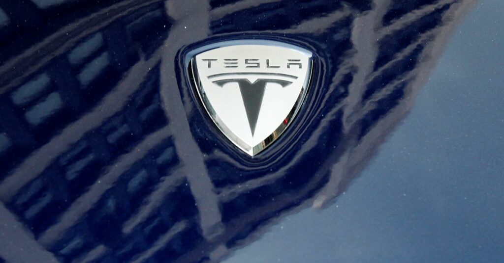 Tesla nombra al cofundador JB Straubel a bordo