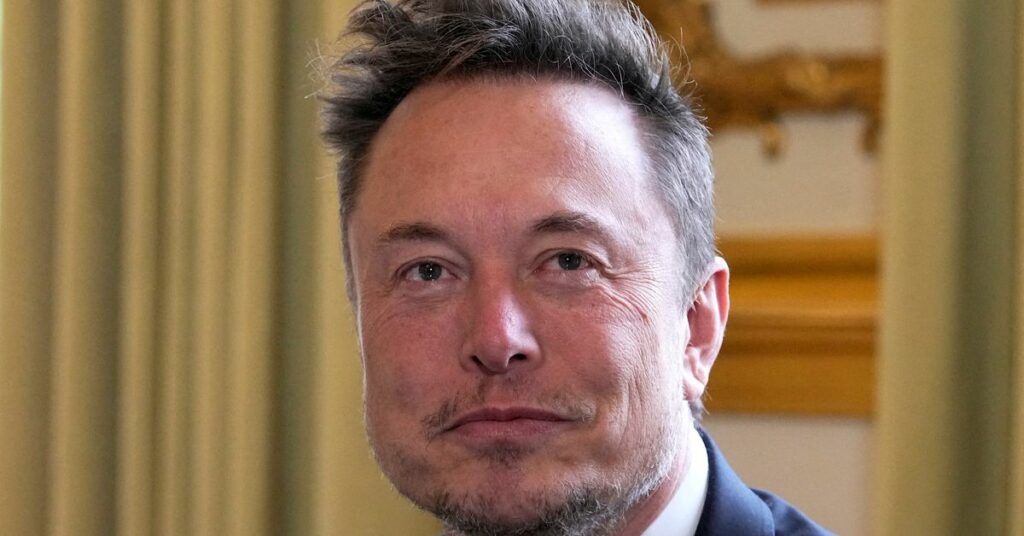 Elon Musk cambia de rumbo y dice que Tesla anunciará sus autos