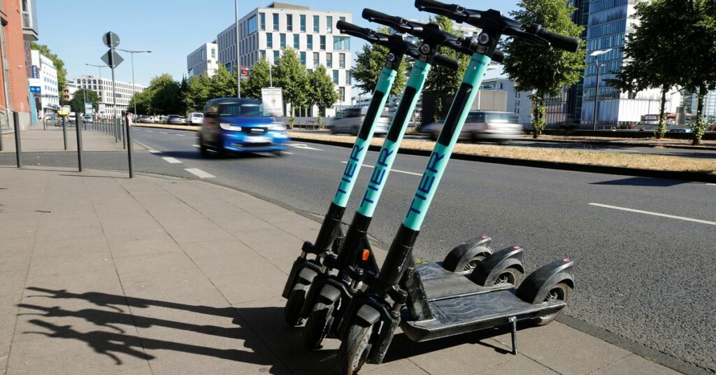 El operador europeo de scooters eléctricos TIER Mobility explora la fusión - Sky News