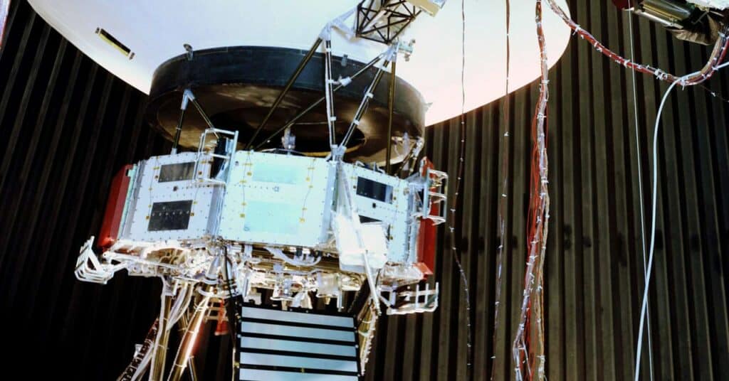 La Voyager 2 obtiene un impulso de potencia que prolonga la vida en el espacio profundo