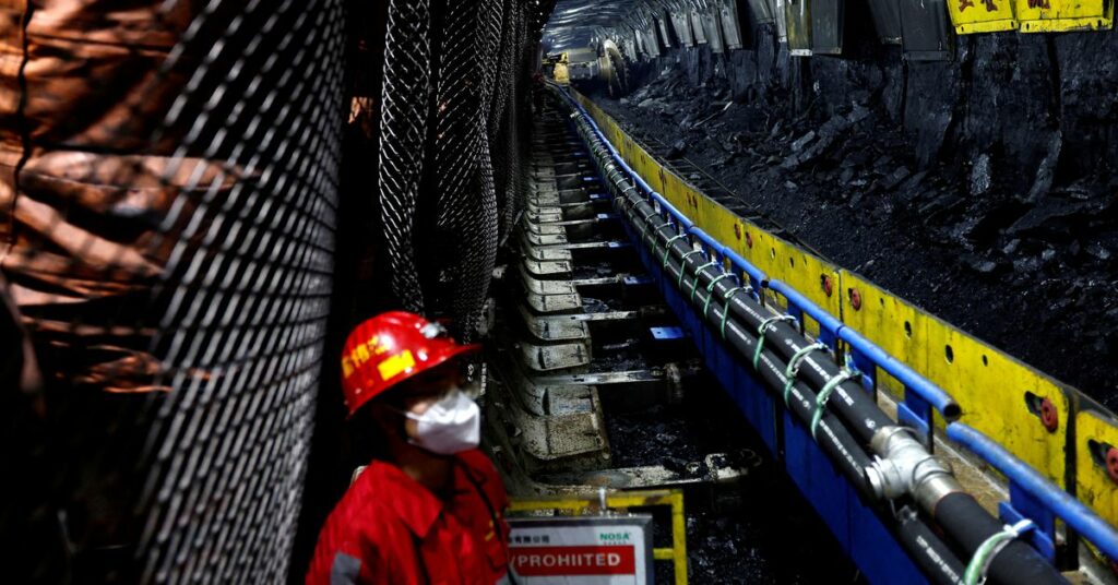 China automatiza minas para mejorar la seguridad a medida que crece la producción de carbón