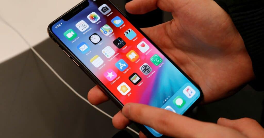Rusia dice que Estados Unidos pirateó miles de teléfonos Apple en un complot de espionaje