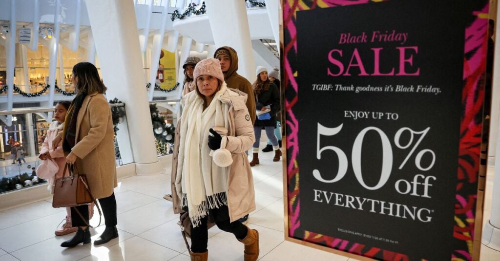 Los compradores hacen clic en "comprar" mientras los minoristas reducen los precios antes del Cyber ​​​​Monday